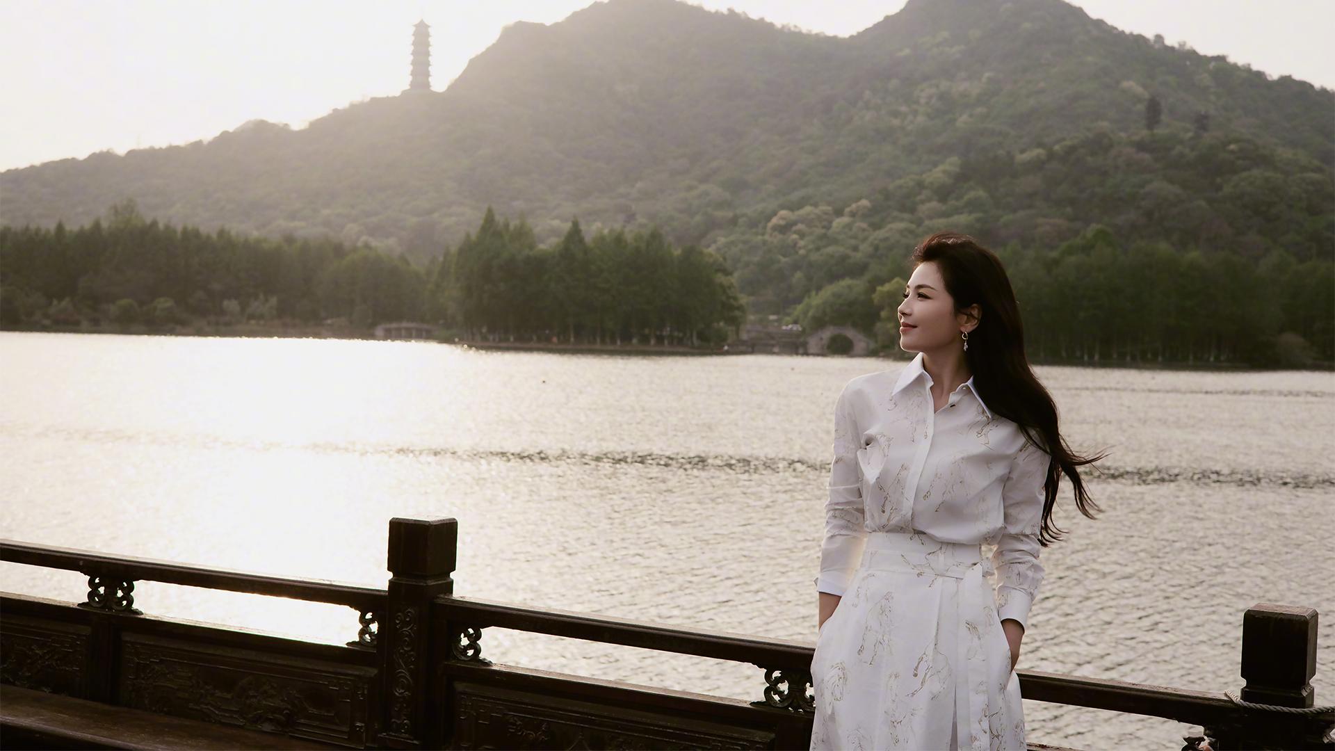 美女壁纸_木鱼小栈壁纸